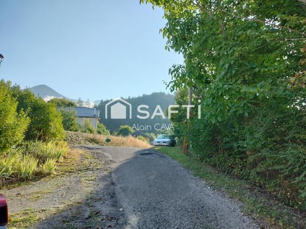 Appartement T2 de 43m² en rez de chaussée avec balcon, cave et petit jardin commun