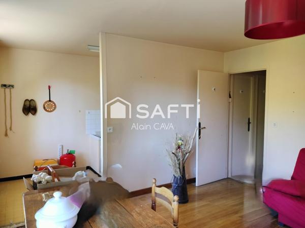 Appartement T2 de 43m² en rez de chaussée avec balcon, cave et petit jardin commun