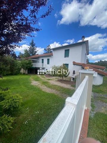 Maison
         6 pièces
        - 105 m² Exclusivité 329 000 € *
