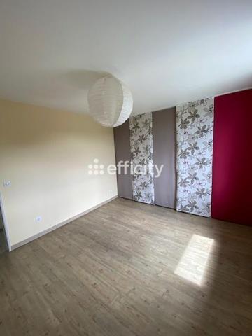 Maison
         6 pièces
        - 105 m² Exclusivité 329 000 € *