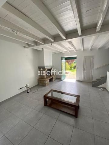 Maison
         6 pièces
        - 105 m² Exclusivité 329 000 € *