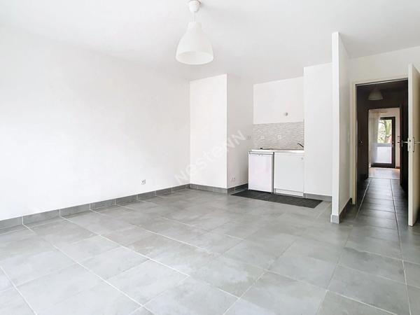 NANTES - SAINT-PASQUIER , SAINT- FELIX / Appartement deux pièces 45m² dans un immeuble de 2011, avec parking extérieur