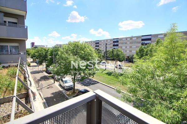 Au pied du tramway T4 et des Commerces - Lumineux 3 pièce(s) 66 m2 - Copropriete de 2014 - Terasse