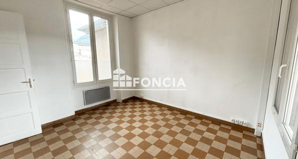 Location Local commercial 5 pièces 88 m² - Le Pouzin 07250