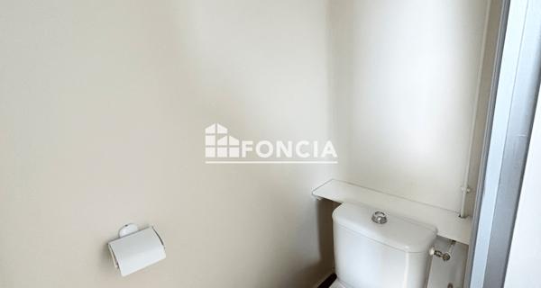 Location Local commercial 5 pièces 88 m² - Le Pouzin 07250