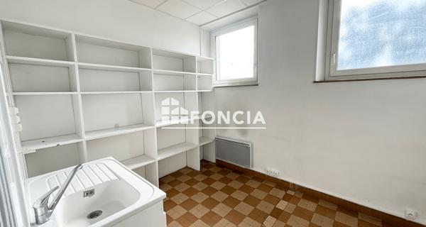 Location Local commercial 5 pièces 88 m² - Le Pouzin 07250