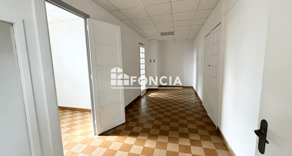 Location Local commercial 5 pièces 88 m² - Le Pouzin 07250