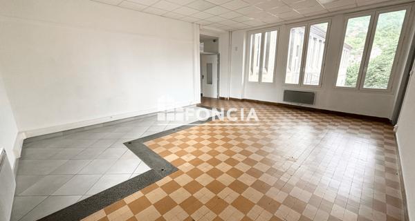 Location Local commercial 5 pièces 88 m² - Le Pouzin 07250