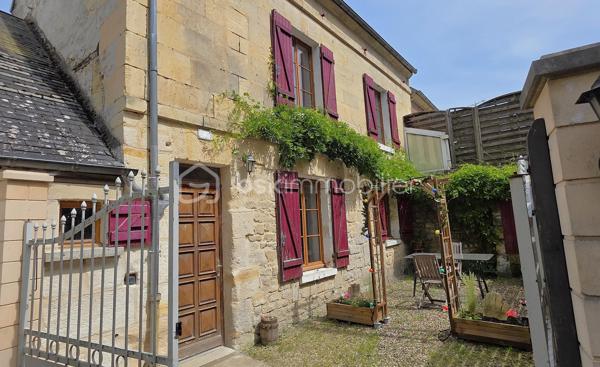 Dans un village prisé disposant d’une gare sur place, découvrez cette agréable maison ancienne de 85 m² habitables, idéale pour un premier achat.
Édifiée sur un terrain de 85 m², elle bénéficie d'une agréable cour de 30 m² au calme, à l'abri et parfaitement exposée plein sud pour profiter pleinement des beaux jours.

Le rez-de-chaussée comprend une cuisine indépendante (conduit de cheminée), un séjour lumineux ainsi qu’un WC avec lave-mains.
Au premier étage, vous trouverez une salle d’eau récente avec WC, une chambre spacieuse de 18,50 m² ainsi qu’une pièce de 8,50 m² pouvant être aménagée en bureau, chambre d’enfant ou espace de télétravail.
Les combles aménagés offrent un bel espace supplémentaire avec une vaste pièce palière et une chambre disposant d’un point d’eau, pour une surface totale de 34 m² au sol. 
Quelques travaux sont à prévoir pour révéler tout son potentiel.
La maison est équipée d’un chauffage électrique et permet l’installation d’un poêle grâce à un conduit de cheminée existant, apportant ainsi confort et convivialité durant l’hiver. Double vitrage.

8 mn à pied de la gare de Cramoisy (ligne Creil-Beauvais) / Gare de Creil : direction Chantilly - Paris - Amiens - Compiègne
Axe routier 18 mn Chantilly - 14 mn Creil - 35 mn Roissy CDG

Proposition d'aménagement visible sur les photos annotées "non contractuel".