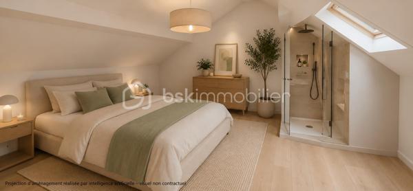 Dans un village prisé disposant d’une gare sur place, découvrez cette agréable maison ancienne de 85 m² habitables, idéale pour un premier achat.
Édifiée sur un terrain de 85 m², elle bénéficie d'une agréable cour de 30 m² au calme, à l'abri et parfaitement exposée plein sud pour profiter pleinement des beaux jours.

Le rez-de-chaussée comprend une cuisine indépendante (conduit de cheminée), un séjour lumineux ainsi qu’un WC avec lave-mains.
Au premier étage, vous trouverez une salle d’eau récente avec WC, une chambre spacieuse de 18,50 m² ainsi qu’une pièce de 8,50 m² pouvant être aménagée en bureau, chambre d’enfant ou espace de télétravail.
Les combles aménagés offrent un bel espace supplémentaire avec une vaste pièce palière et une chambre disposant d’un point d’eau, pour une surface totale de 34 m² au sol. 
Quelques travaux sont à prévoir pour révéler tout son potentiel.
La maison est équipée d’un chauffage électrique et permet l’installation d’un poêle grâce à un conduit de cheminée existant, apportant ainsi confort et convivialité durant l’hiver. Double vitrage.

8 mn à pied de la gare de Cramoisy (ligne Creil-Beauvais) / Gare de Creil : direction Chantilly - Paris - Amiens - Compiègne
Axe routier 18 mn Chantilly - 14 mn Creil - 35 mn Roissy CDG

Proposition d'aménagement visible sur les photos annotées "non contractuel".