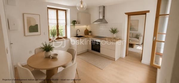 Dans un village prisé disposant d’une gare sur place, découvrez cette agréable maison ancienne de 85 m² habitables, idéale pour un premier achat.
Édifiée sur un terrain de 85 m², elle bénéficie d'une agréable cour de 30 m² au calme, à l'abri et parfaitement exposée plein sud pour profiter pleinement des beaux jours.

Le rez-de-chaussée comprend une cuisine indépendante (conduit de cheminée), un séjour lumineux ainsi qu’un WC avec lave-mains.
Au premier étage, vous trouverez une salle d’eau récente avec WC, une chambre spacieuse de 18,50 m² ainsi qu’une pièce de 8,50 m² pouvant être aménagée en bureau, chambre d’enfant ou espace de télétravail.
Les combles aménagés offrent un bel espace supplémentaire avec une vaste pièce palière et une chambre disposant d’un point d’eau, pour une surface totale de 34 m² au sol. 
Quelques travaux sont à prévoir pour révéler tout son potentiel.
La maison est équipée d’un chauffage électrique et permet l’installation d’un poêle grâce à un conduit de cheminée existant, apportant ainsi confort et convivialité durant l’hiver. Double vitrage.

8 mn à pied de la gare de Cramoisy (ligne Creil-Beauvais) / Gare de Creil : direction Chantilly - Paris - Amiens - Compiègne
Axe routier 18 mn Chantilly - 14 mn Creil - 35 mn Roissy CDG

Proposition d'aménagement visible sur les photos annotées "non contractuel".