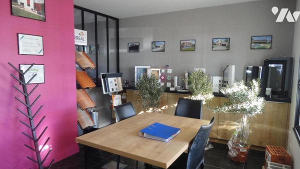 Local commercial 3 bureaux salle de reunion parking