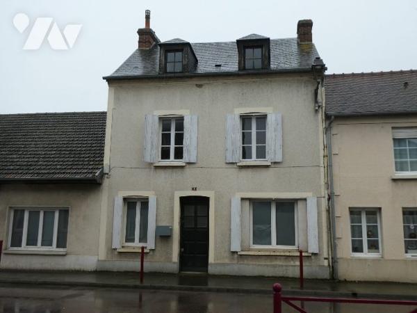 Dans bourg avec commerces