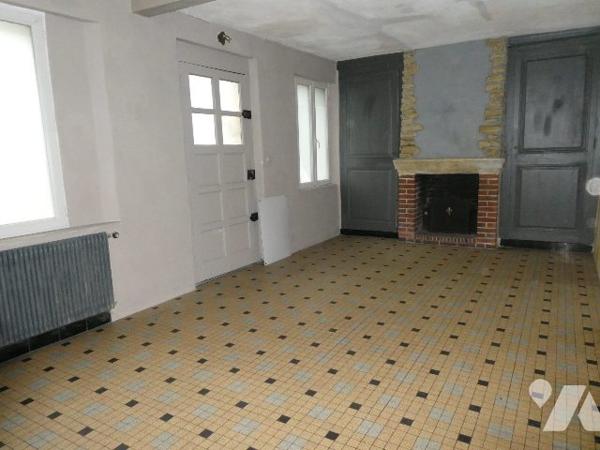 Dans bourg avec commerces