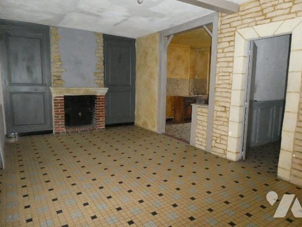 Dans bourg avec commerces