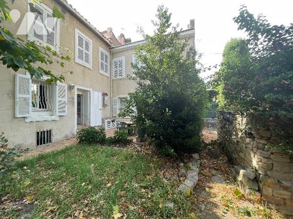 Maison SAINT BARNABE 13012 à quelques pas du village, surf 182 m² sur deux plans, jardin.