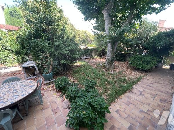 Maison SAINT BARNABE 13012 à quelques pas du village, surf 182 m² sur deux plans, jardin.