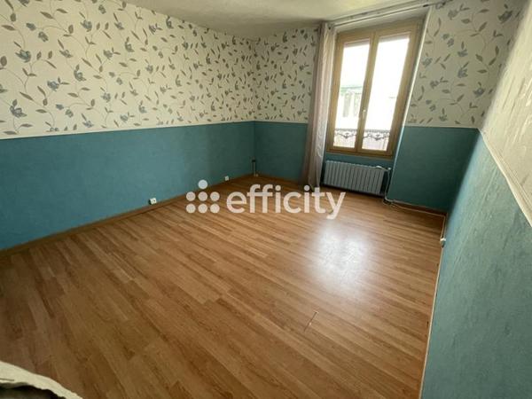 Immeuble
         11 pièces
        - 230 m²