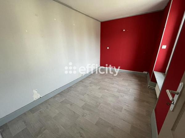 Immeuble
         11 pièces
        - 230 m²
