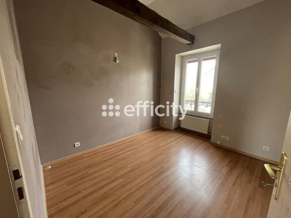 Immeuble
         11 pièces
        - 230 m²