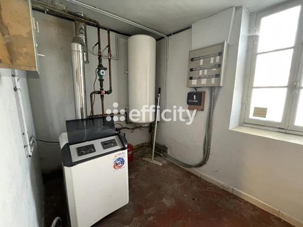 Immeuble
         11 pièces
        - 230 m²