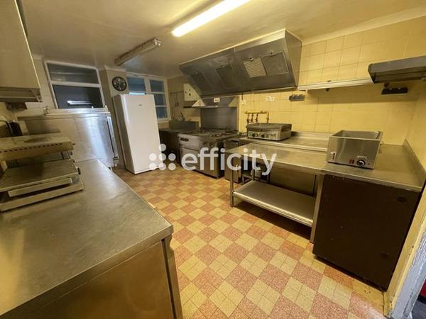 Immeuble
         11 pièces
        - 230 m²