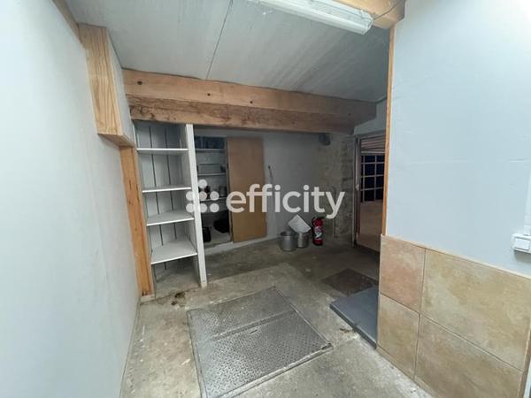 Immeuble
         11 pièces
        - 230 m²