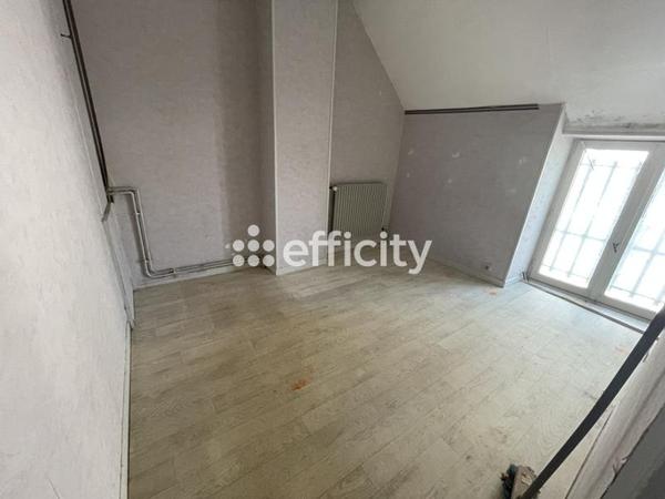 Immeuble
         11 pièces
        - 230 m²