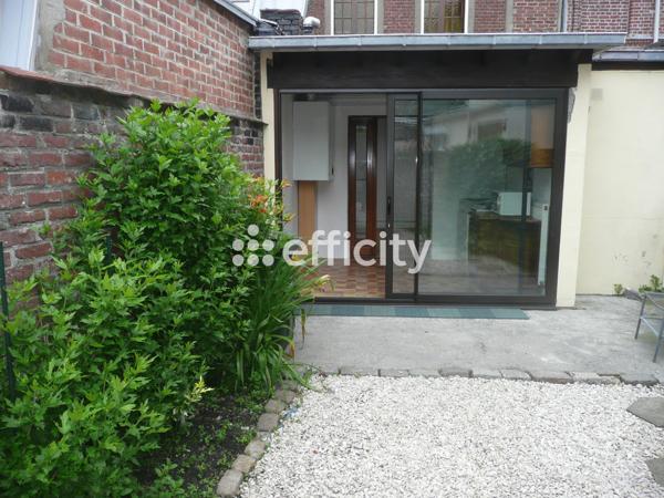 Immeuble
         5 pièces
        - 115 m² 313 000 € *
