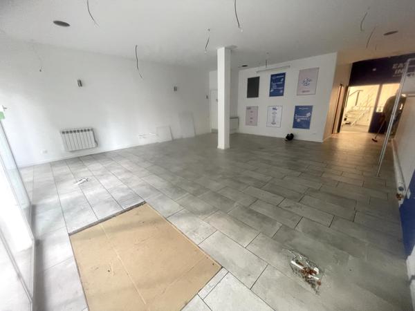Fonds De Commerce
        
        - 125 m² 296 800 € *