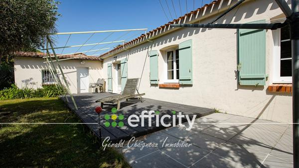 Maison
         5 pièces
        - 112 m² 323 950 € *