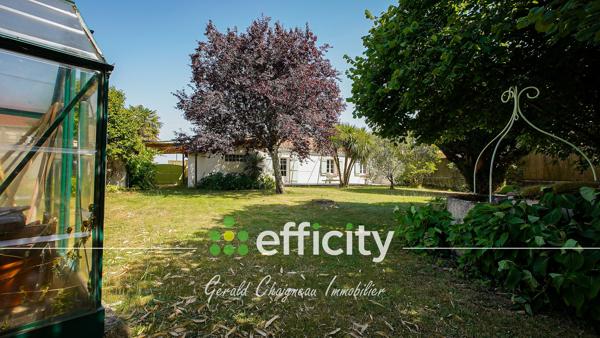 Maison
         5 pièces
        - 112 m² 323 950 € *