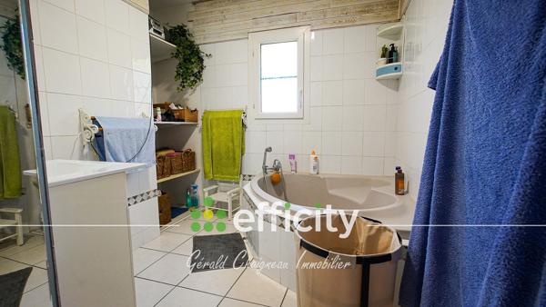 Maison
         5 pièces
        - 112 m² 323 950 € *