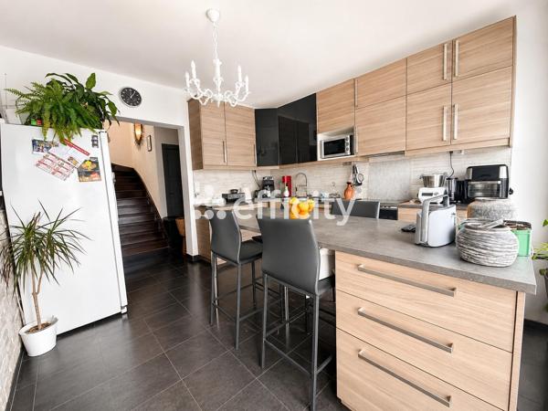 Maison
         6 pièces
        - 153 m² 295 000 € *