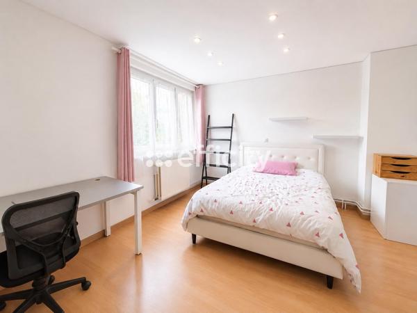 Maison
         6 pièces
        - 153 m² 295 000 € *