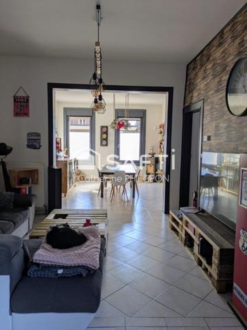 Venez découvrir cette superbe maison de ville sur 2 étages