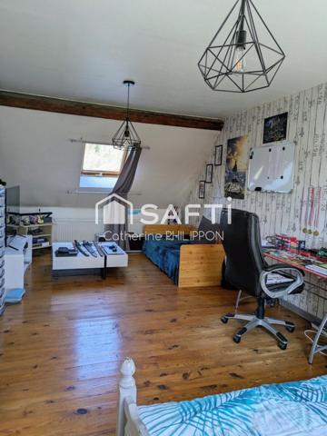 Venez découvrir cette superbe maison de ville sur 2 étages