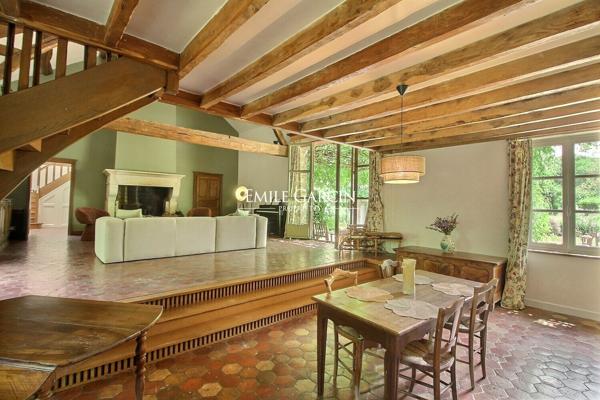 A VENDRE- Bourgogne- Sens- Maison de campagne 5 ch, tennis , 6 ha