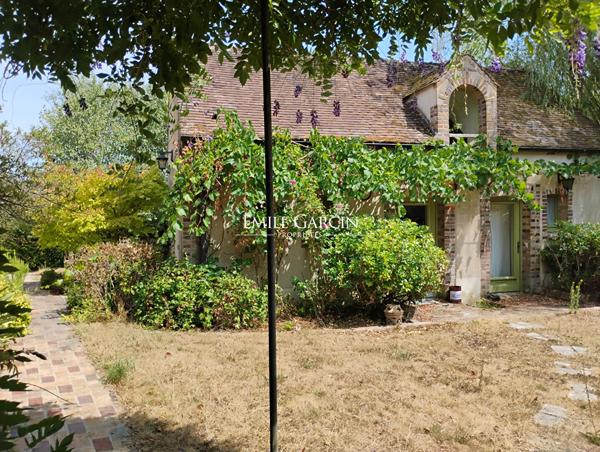 A VENDRE- Bourgogne- Sens- Maison de campagne 5 ch, tennis , 6 ha
