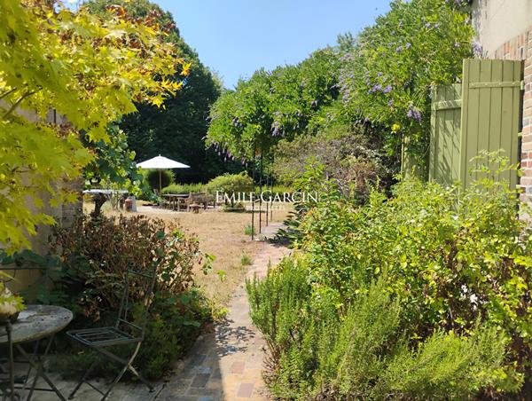 A VENDRE- Bourgogne- Sens- Maison de campagne 5 ch, tennis , 6 ha