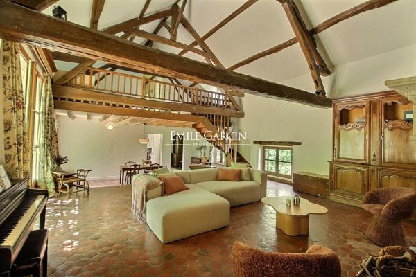 A VENDRE- Bourgogne- Sens- Maison de campagne 5 ch, tennis , 6 ha