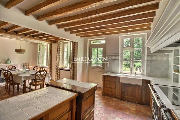 A VENDRE- Bourgogne- Sens- Maison de campagne 5 ch, tennis , 6 ha