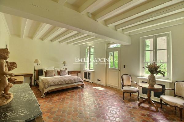 A VENDRE- Bourgogne- Sens- Maison de campagne 5 ch, tennis , 6 ha