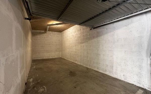 Stationnement à louer    15,50 m2 Bordeaux