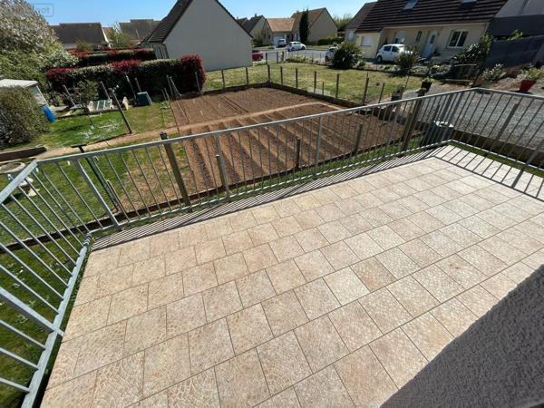 Maison à vendre à Trangé dans la Sarthe (72650), ref : SL-72021-474