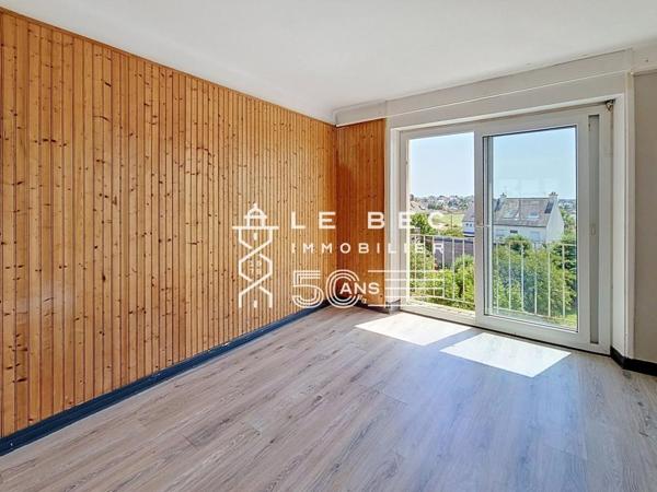 LOCMIQUÉLIC : Appartement T3 lumineux avec vue sur la mer et la rade