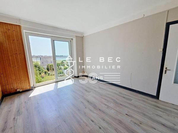 LOCMIQUÉLIC : Appartement T3 lumineux avec vue sur la mer et la rade