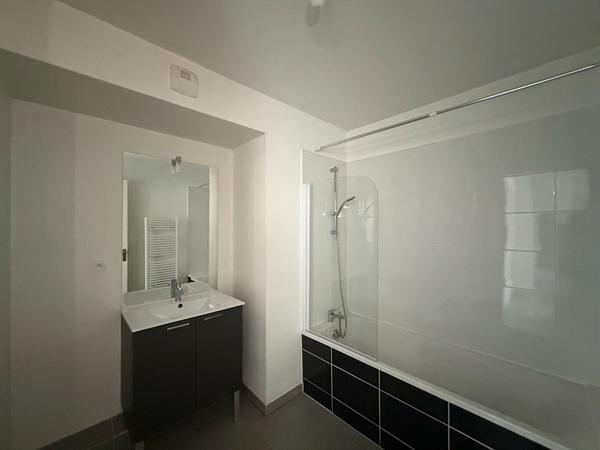 A VENDRE 83470 SAINT MAXIMIN LA SAINTE BAUME APPARTEMENT TYPE 3 DE 54 m² AVEC BALCON