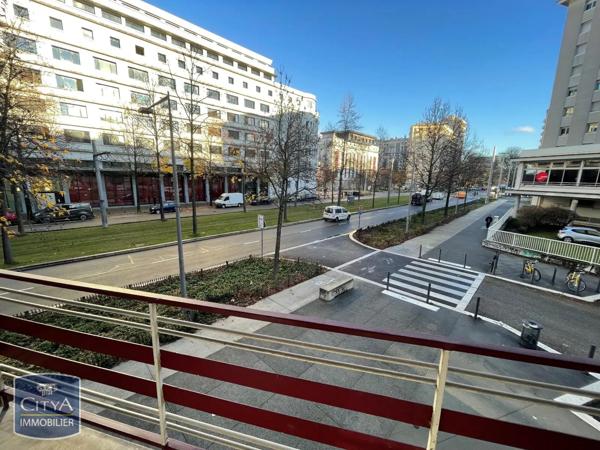 Appartement à louer 2 pièces 72.74m²