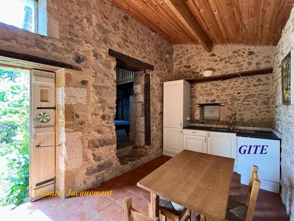 MAISON EN PIERRES AVEC GÎTE INDÉPENDANT